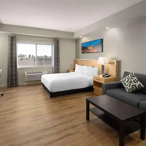 Baymont By Wyndham West Hotel